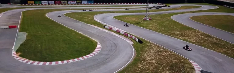 Cabecera Karting Cabañas Raras